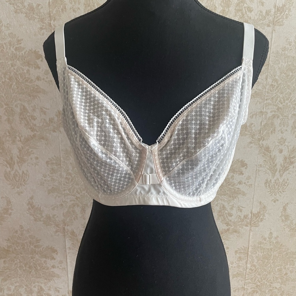 Wonderbra Sheer White Mesh Bra - Picture 1 of 6